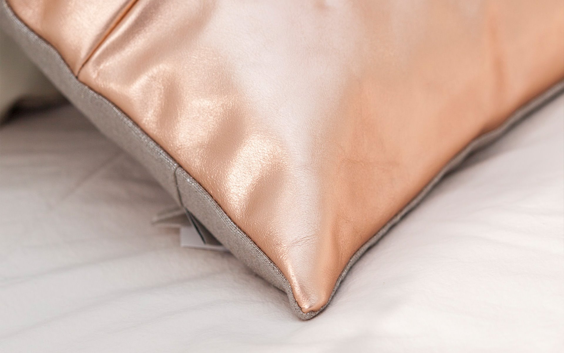 Mrs.Me Cushion Pavilion Copper detail 1920x1200